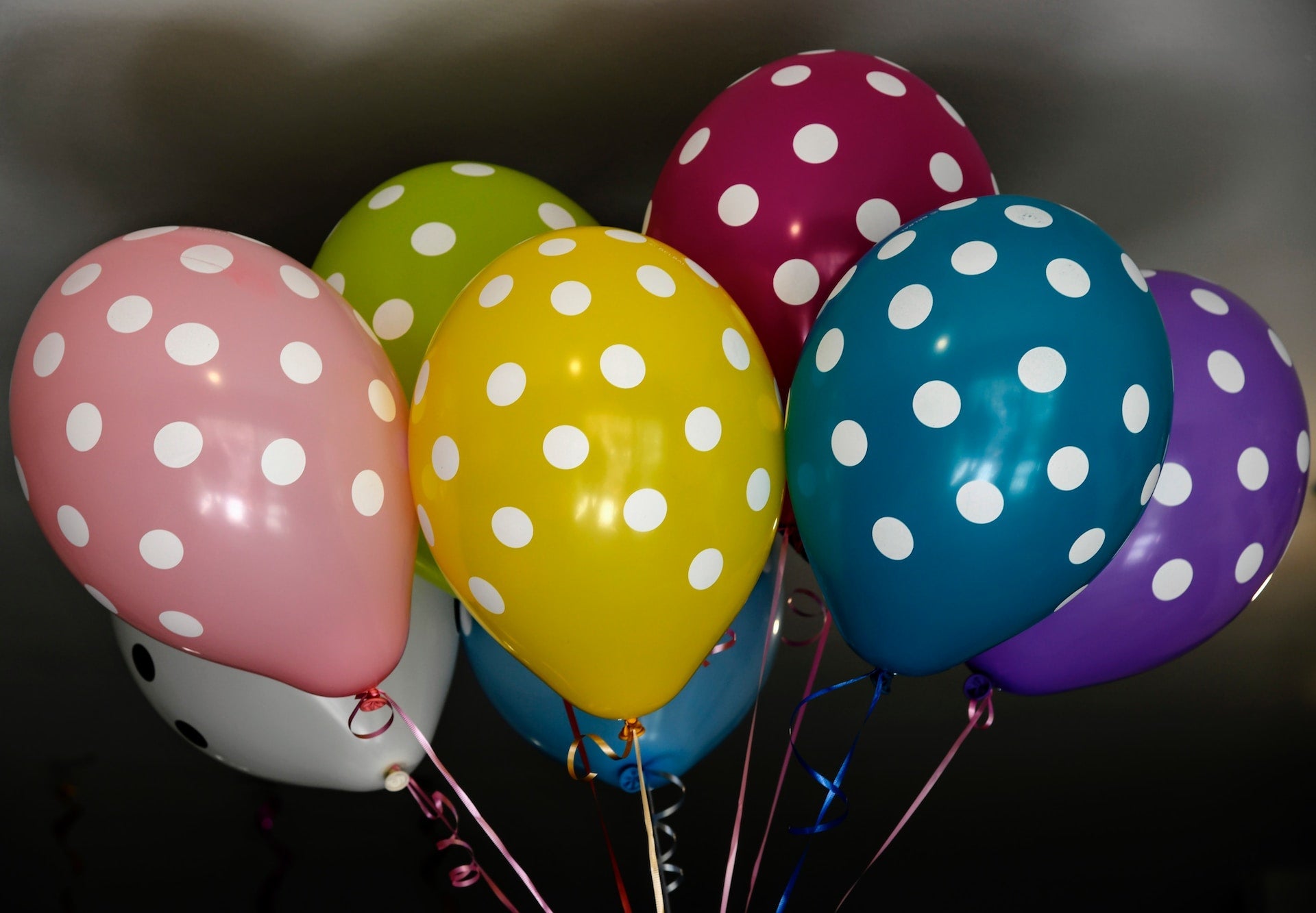 Encanto cromatico: como los globos de colores crean ambientes unicos - Mis Globos