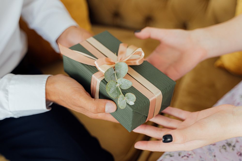 Caja para regalo  Cajas de regalo, Hacer cajas de regalo, Caja sorpresa  para novio
