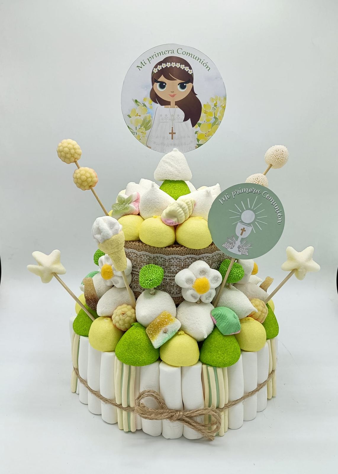 Tarta de chuches Comunión Chica Rústica tonos verdes - Mis Globos