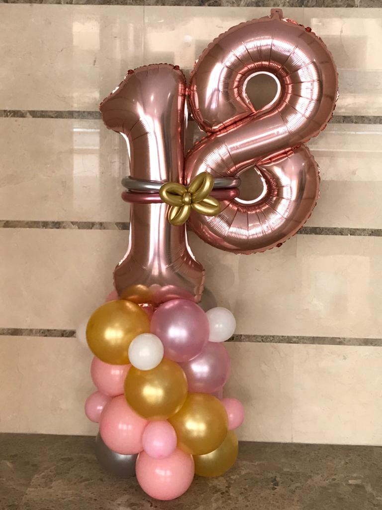 Ramo de globos con números en columna - Mis Globos