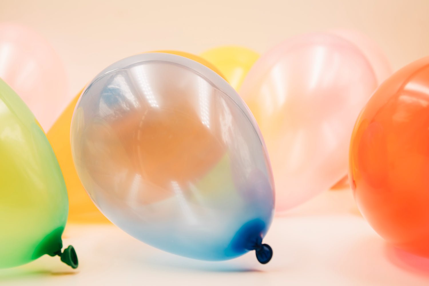 DIY: Aprende a hacer centros de mesa con globos de látex - Mis Globos