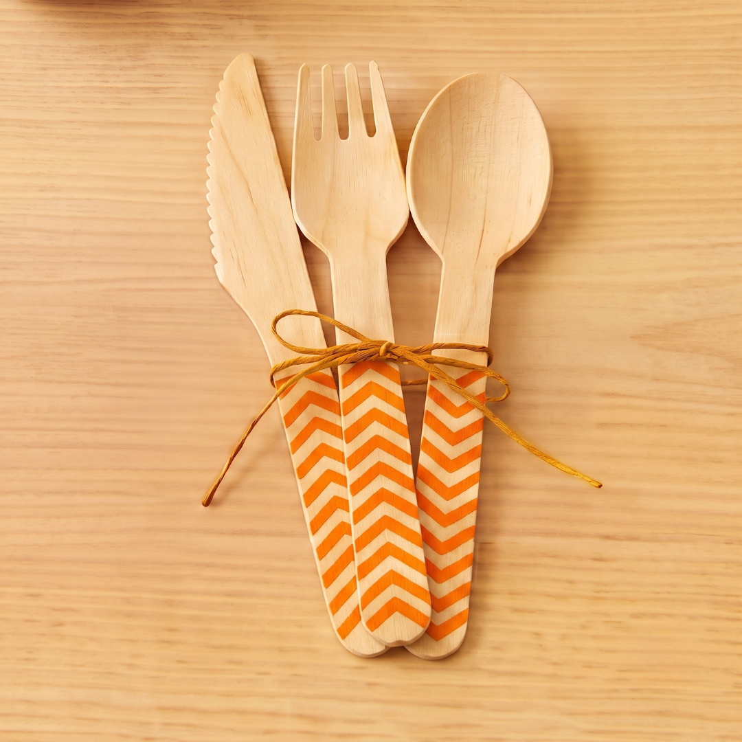 Set de cubiertos de madera naranja | 18 piezas