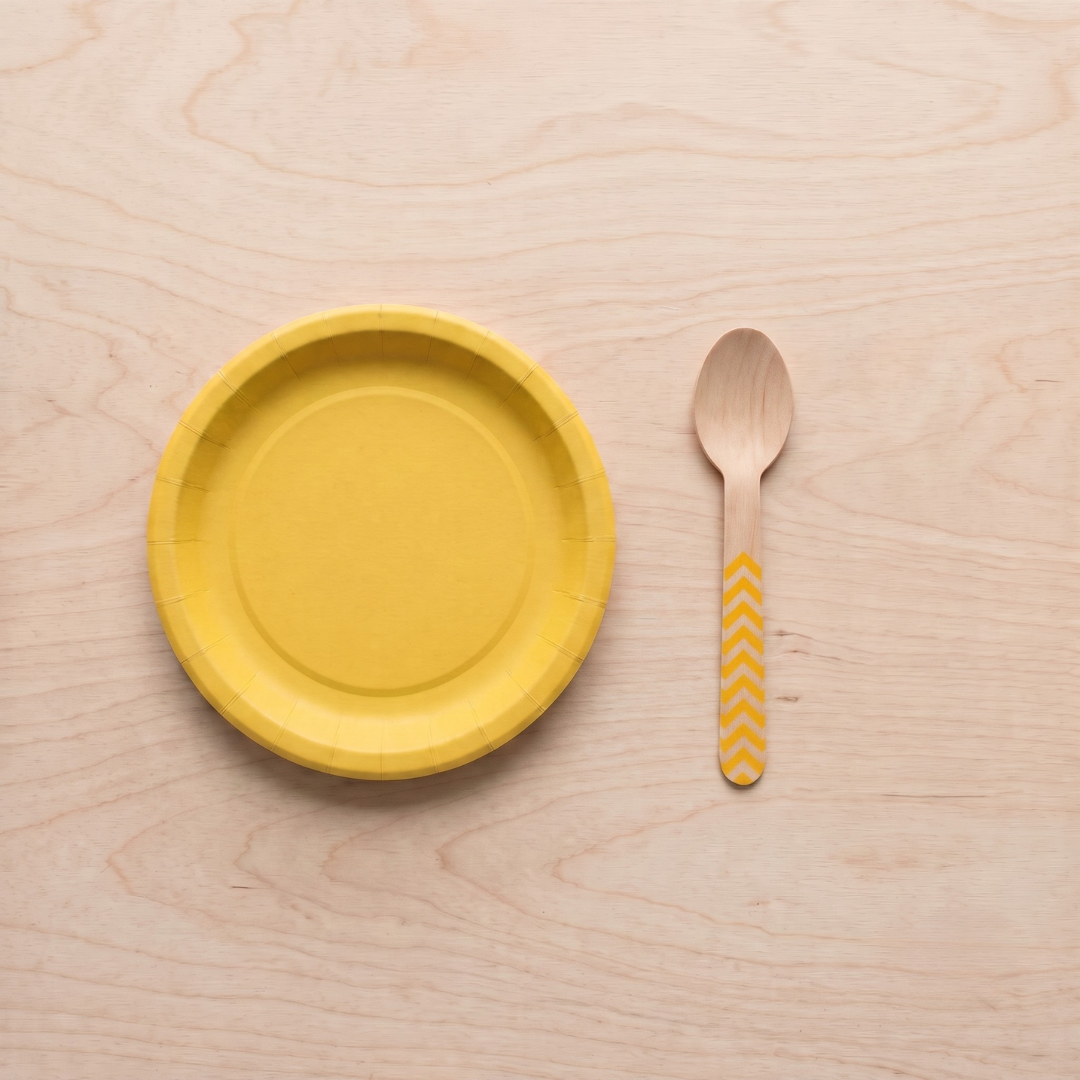 Platos pequeños de cartón amarillo 18 cm | 8 unidades