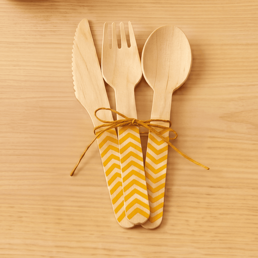 Set de cubiertos de madera amarillo | 18 piezas