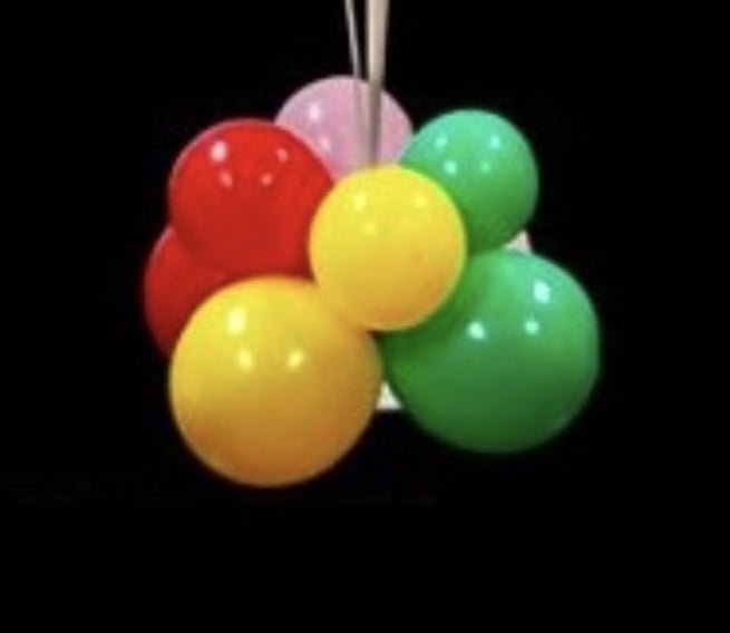 Base decorada con globos a juego con los colores elegidos